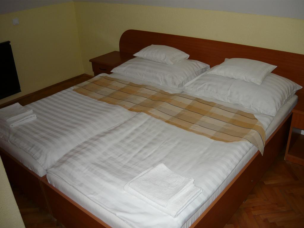 Ezuestfenyo Hotel Telkibánya Exteriör bild