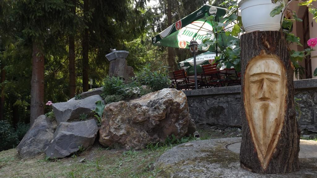 Ezuestfenyo Hotel Telkibánya Exteriör bild