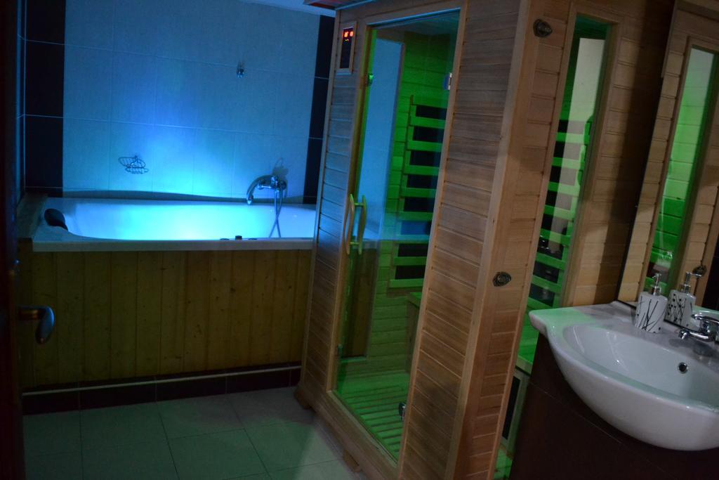 Ezuestfenyo Hotel Telkibánya Exteriör bild