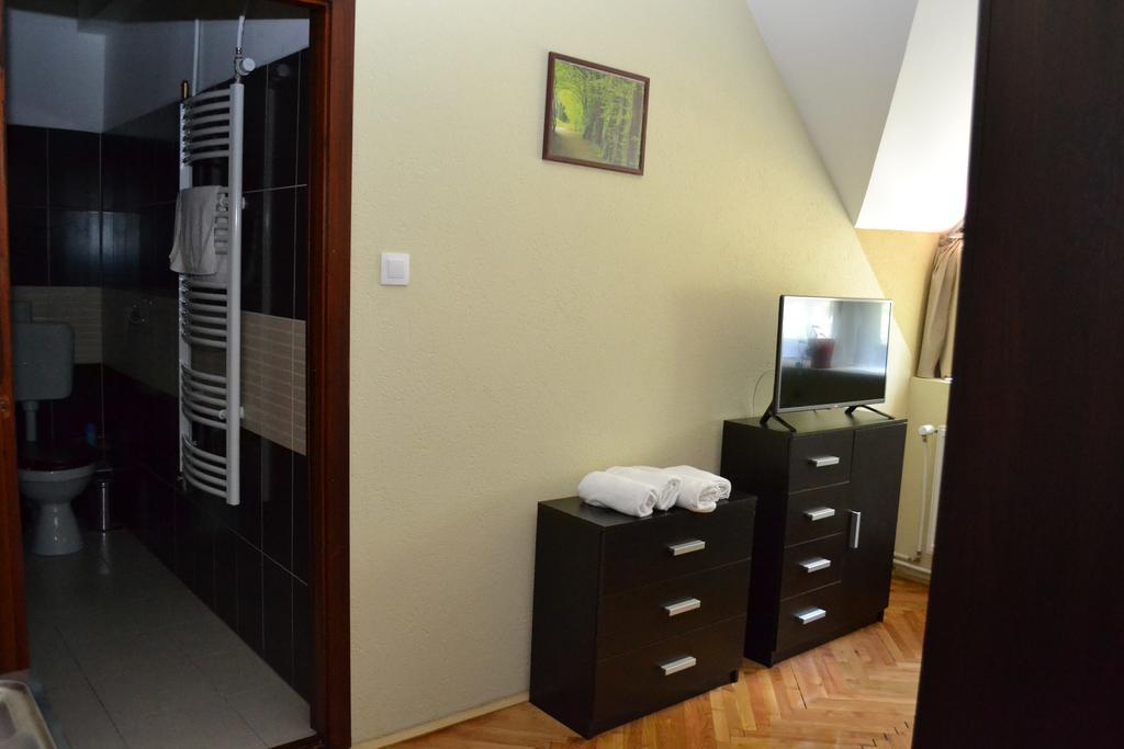 Ezuestfenyo Hotel Telkibánya Exteriör bild