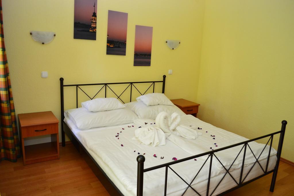 Ezuestfenyo Hotel Telkibánya Exteriör bild