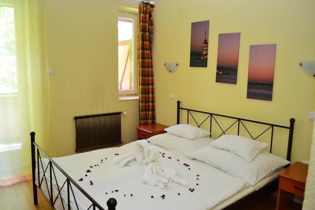 Ezuestfenyo Hotel Telkibánya Exteriör bild