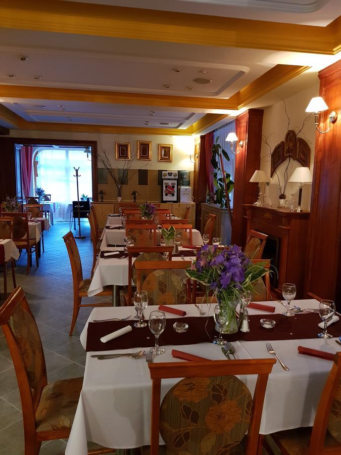 Ezuestfenyo Hotel Telkibánya Exteriör bild