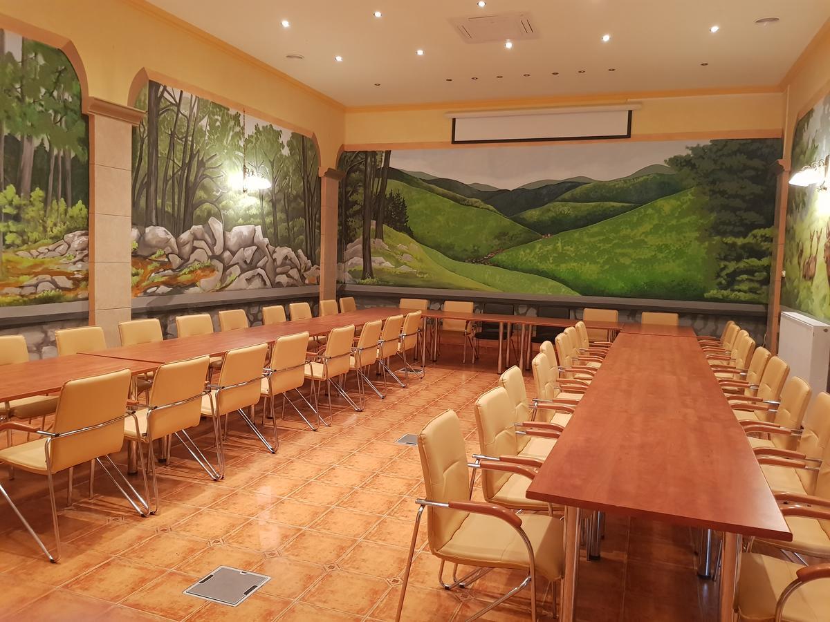 Ezuestfenyo Hotel Telkibánya Exteriör bild